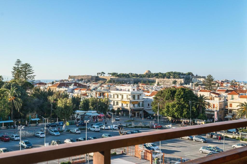 Nespecifikovaný výhled na destinaci Réthymno nebo výhled na město při pohledu z hotelu