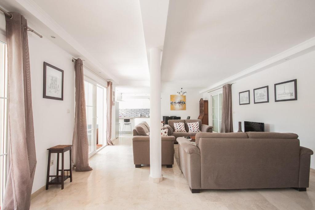 Posezení v ubytování Beach Villa Costanera in Marbella