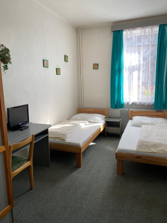 Postel nebo postele na pokoji v ubytování Hotel Praděd Rýmařov