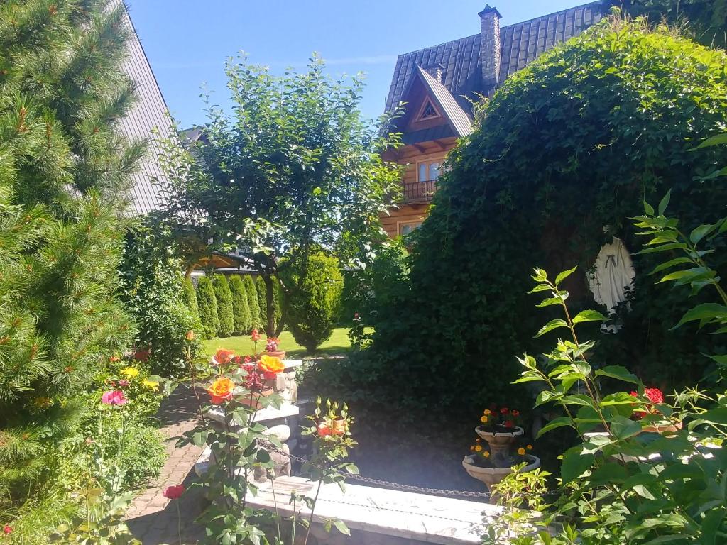 Fotografia z galérie ubytovania Domek do wynajęcia "Jodłowe Izby" v Bialke Tatranskej
