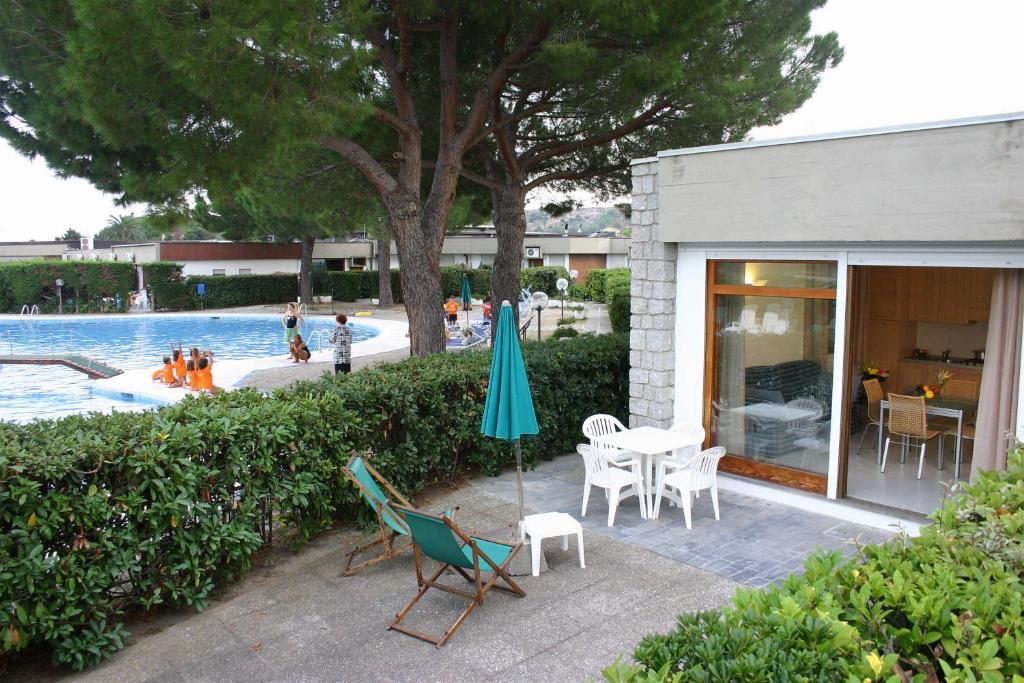 Bazén v ubytování Aviotel Residence nebo v jeho okolí