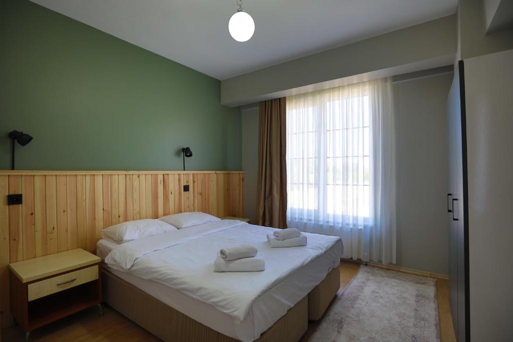 Postel nebo postele na pokoji v ubytování Kayi Apart Hotel