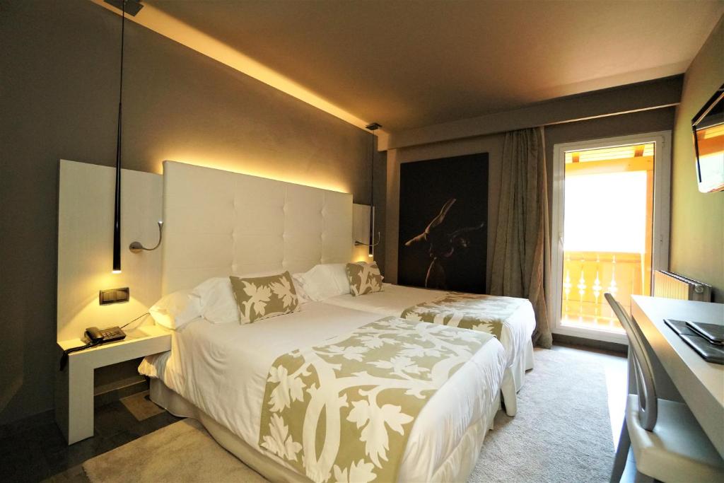 Postel nebo postele na pokoji v ubytování Hotel & Spa Xalet Bringue