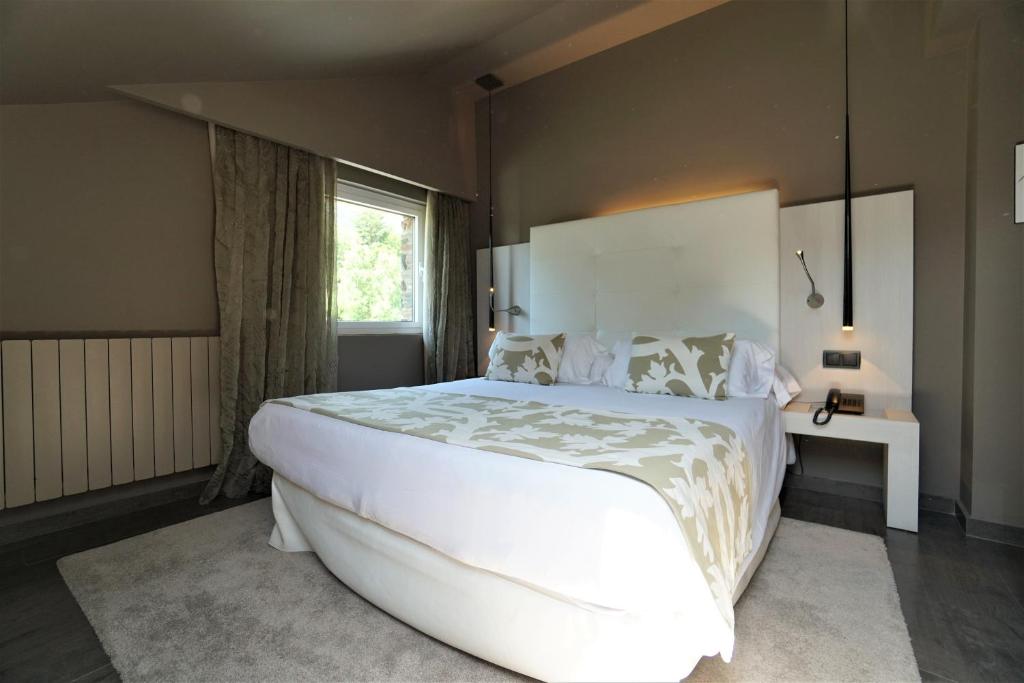 Postel nebo postele na pokoji v ubytování Hotel & Spa Xalet Bringue