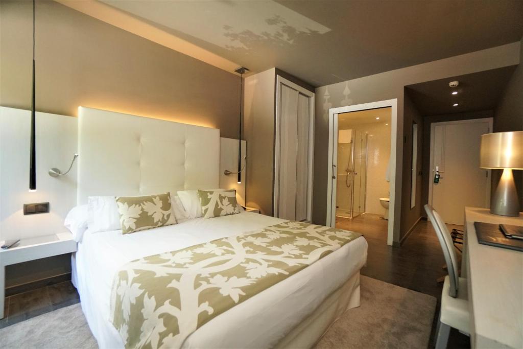 Postel nebo postele na pokoji v ubytování Hotel & Spa Xalet Bringue