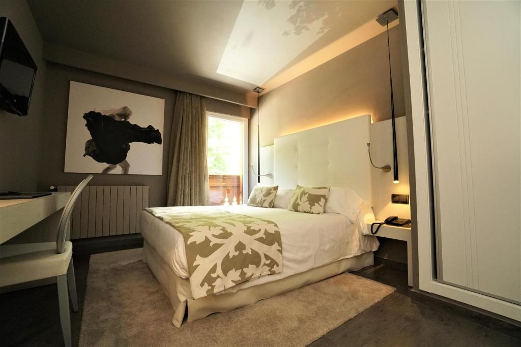 Postel nebo postele na pokoji v ubytování Hotel & Spa Xalet Bringue