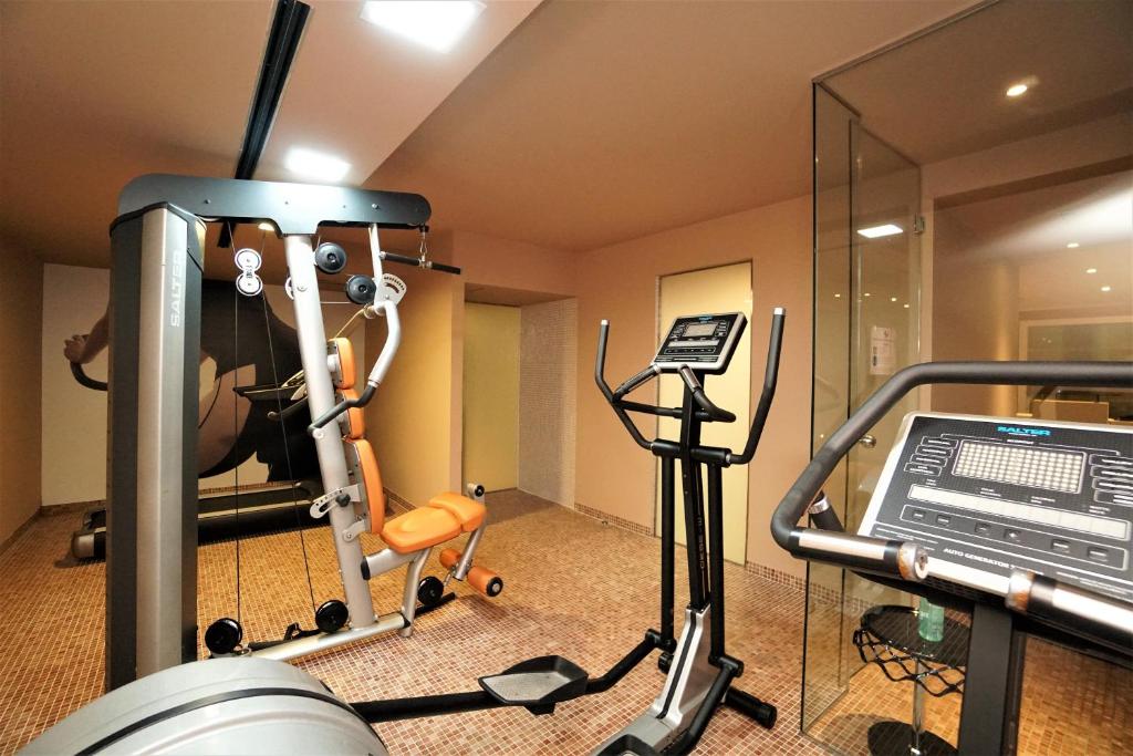Fitness centrum a/nebo fitness zařízení v ubytování Hotel & Spa Xalet Bringue