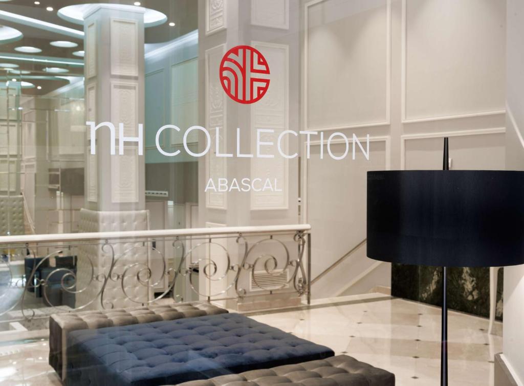 TV a/nebo společenská místnost v ubytování NH Collection Madrid Abascal