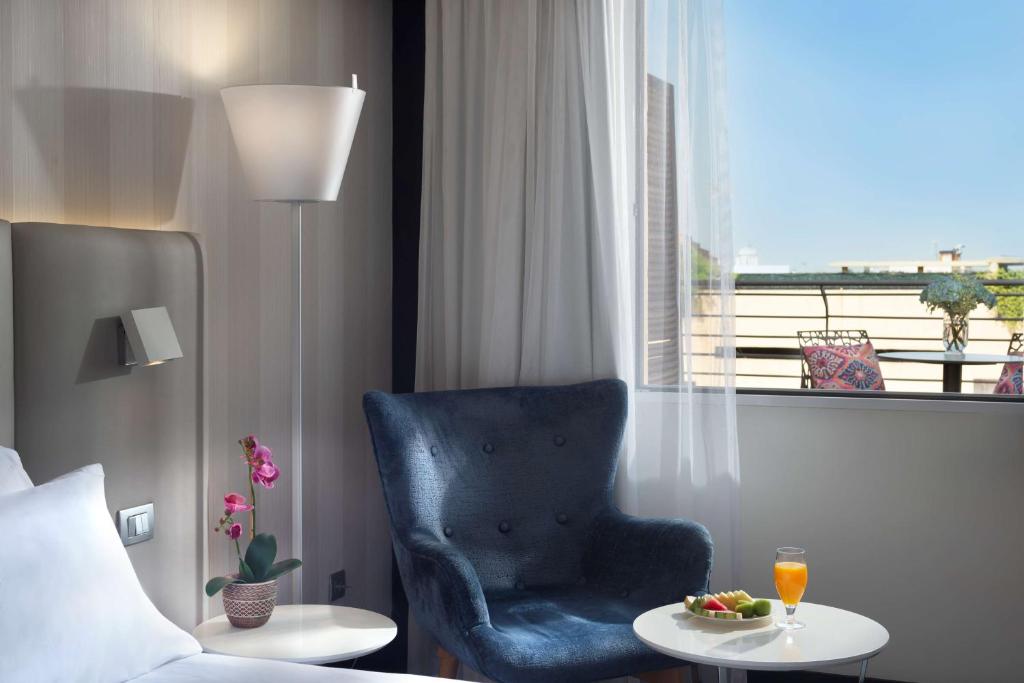 A seating area at NH Madrid Lagasca