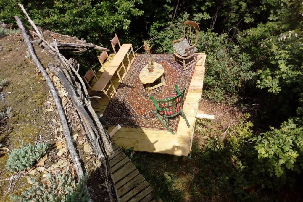 Vrt ispred objekta Hobbit house