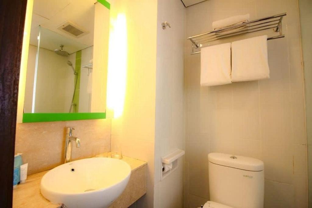 Koupelna v ubytování Nikhila Seminyak Bali