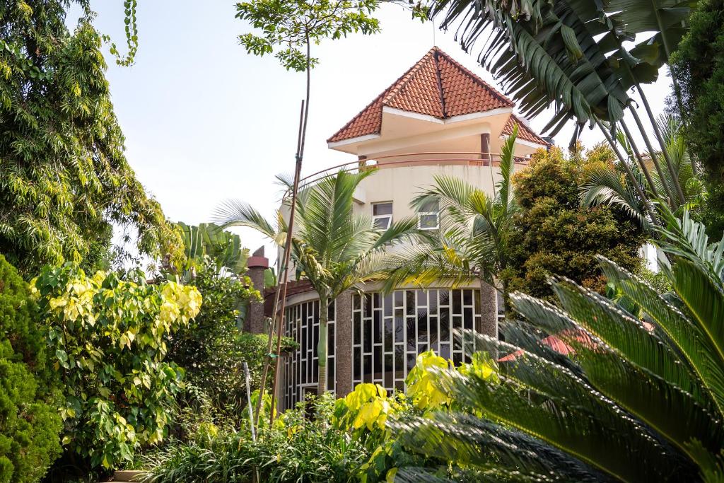 Imperial Heights Hotel, Entebbe tesisinin dışında bir bahçe