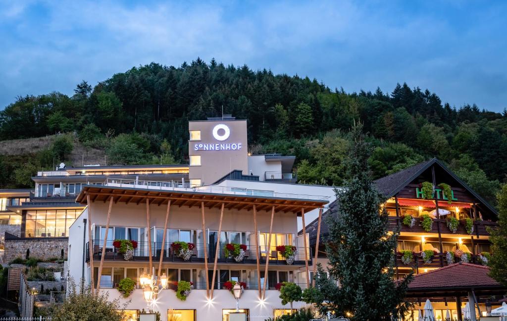 Nespecifikovaný výhled na hory nebo výhled na hory při pohledu z hotelu