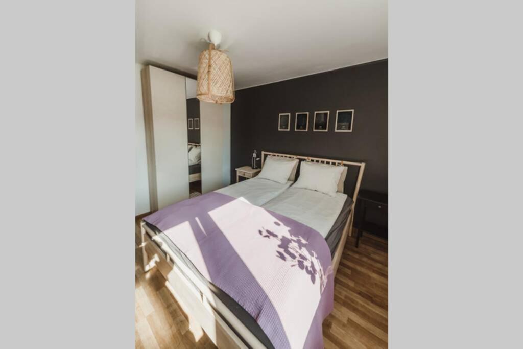 Posteľ alebo postele v izbe v ubytovaní Piastowska sleeping - mieszkanie w centrum miasta