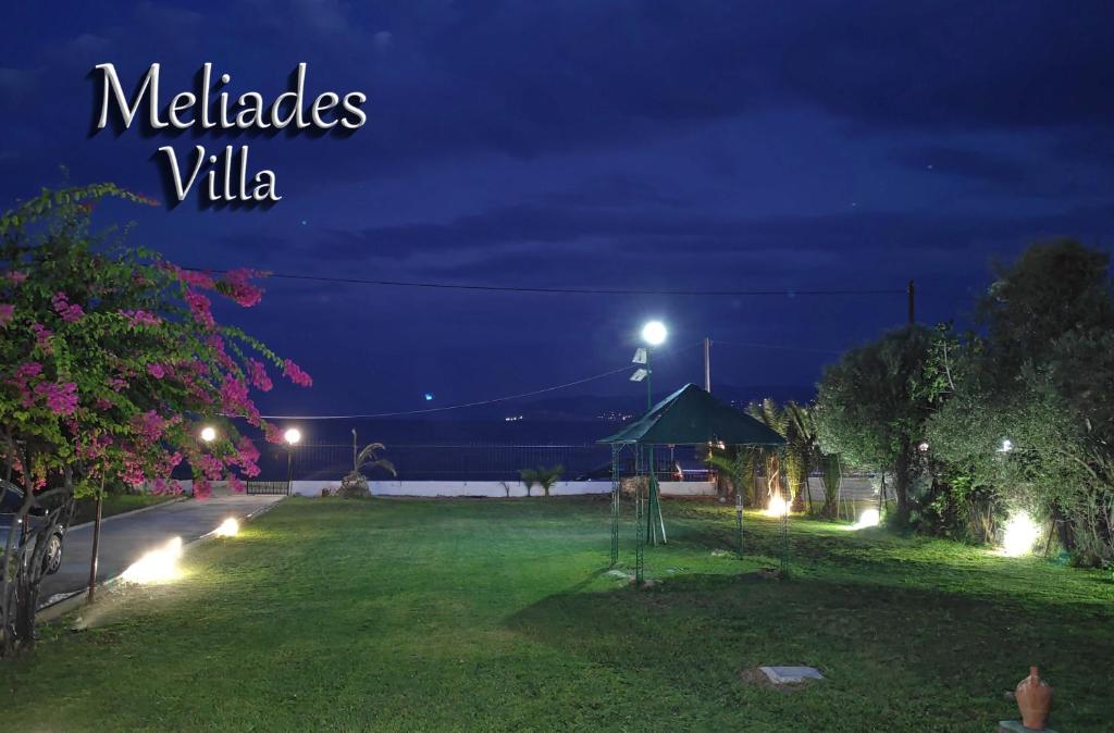 Vonkajšia záhrada v ubytovaní Meliades Villa