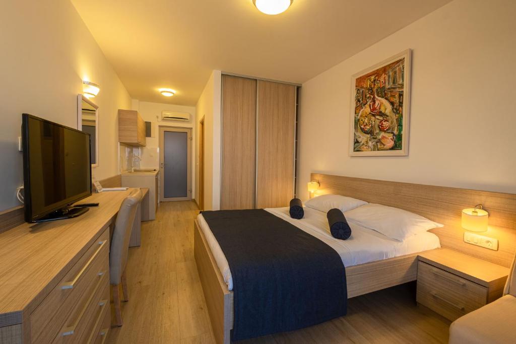 Poseidon The Beach Hotel - 8