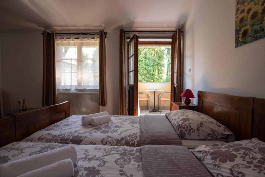 Postel nebo postele na pokoji v ubytování Hotel Lug