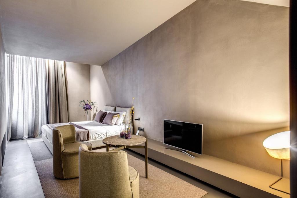 Televízia a/alebo spoločenská miestnosť v ubytovaní Elysium Suites collection