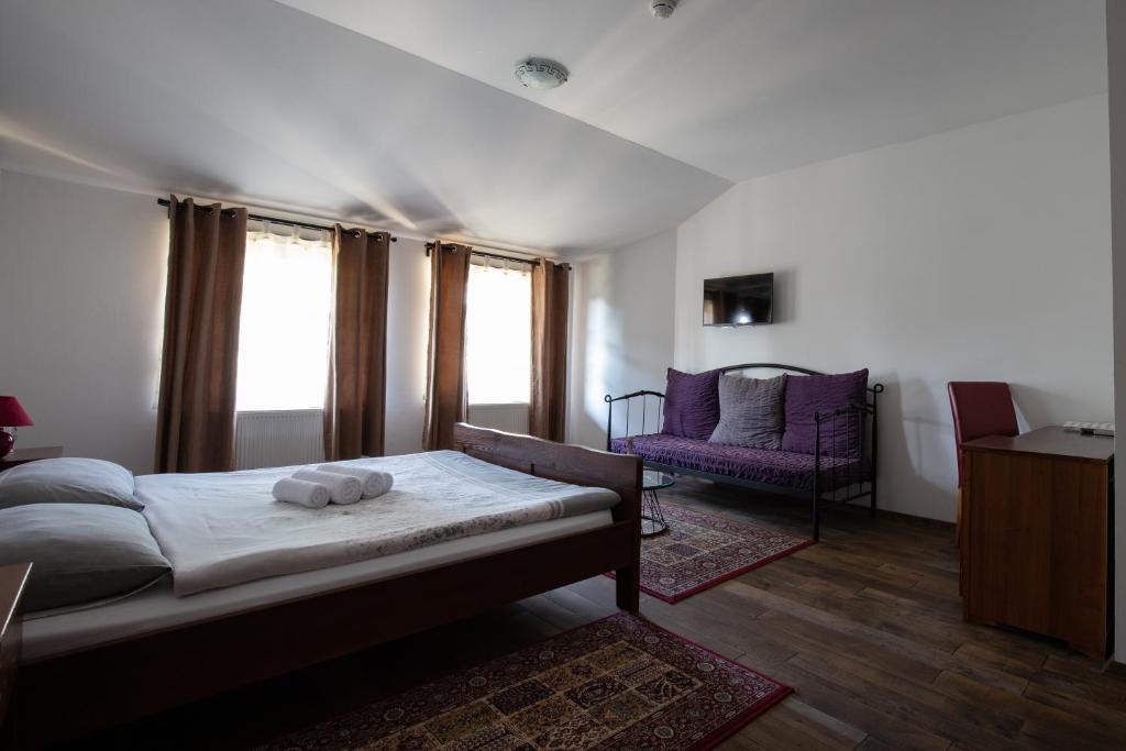 Postel nebo postele na pokoji v ubytování Hotel Lug