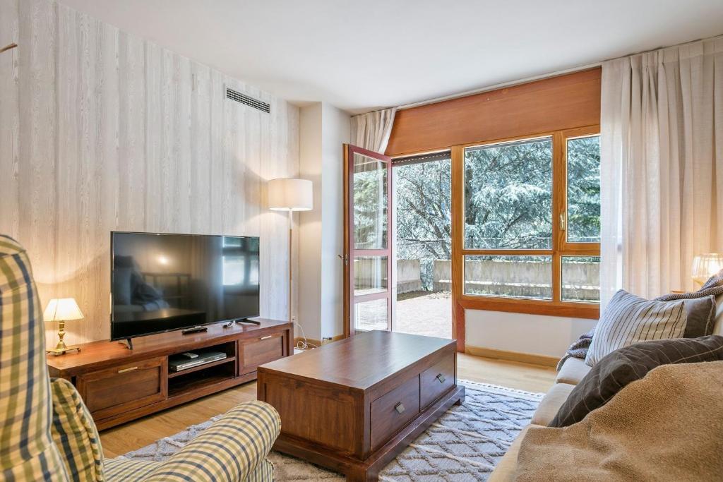 TV a/nebo společenská místnost v ubytování Luderna - Apartamento con terraza Barrados
