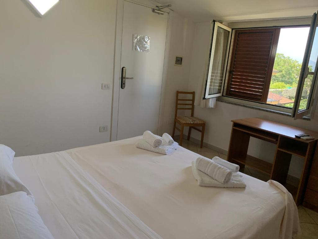 Postel nebo postele na pokoji v ubytování Hotel Due Pini Conte
