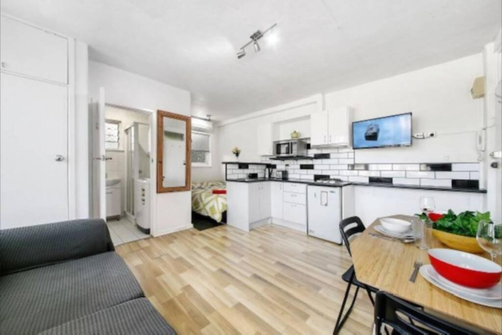 a kitchen and living room with a table and a room at ShelleyStayz Park St in Melbourne