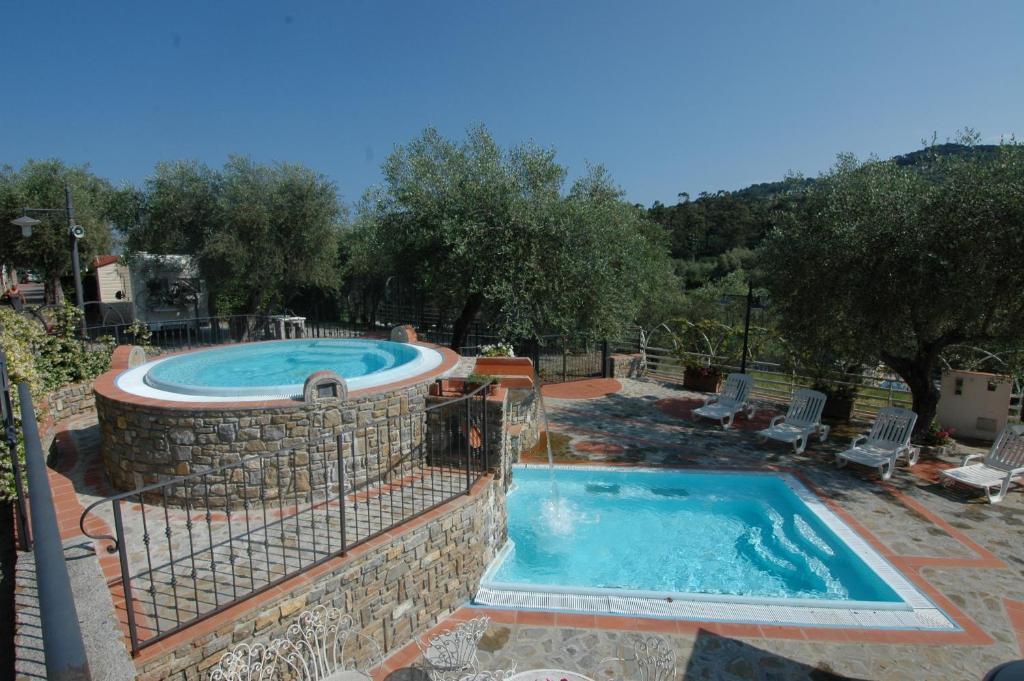 Der Swimmingpool an oder in der Nähe von Camping Edy