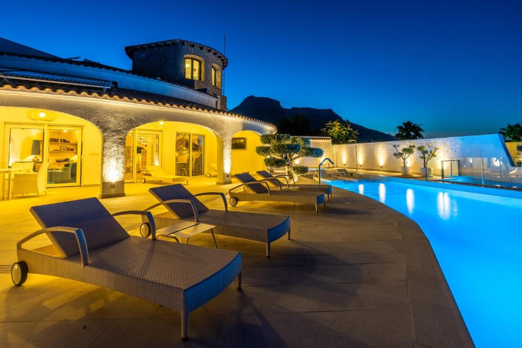 Bazén v ubytovaní Maryvilla Inspiracion y Vacaciones - Grand Villa Penon alebo v jeho blízkosti