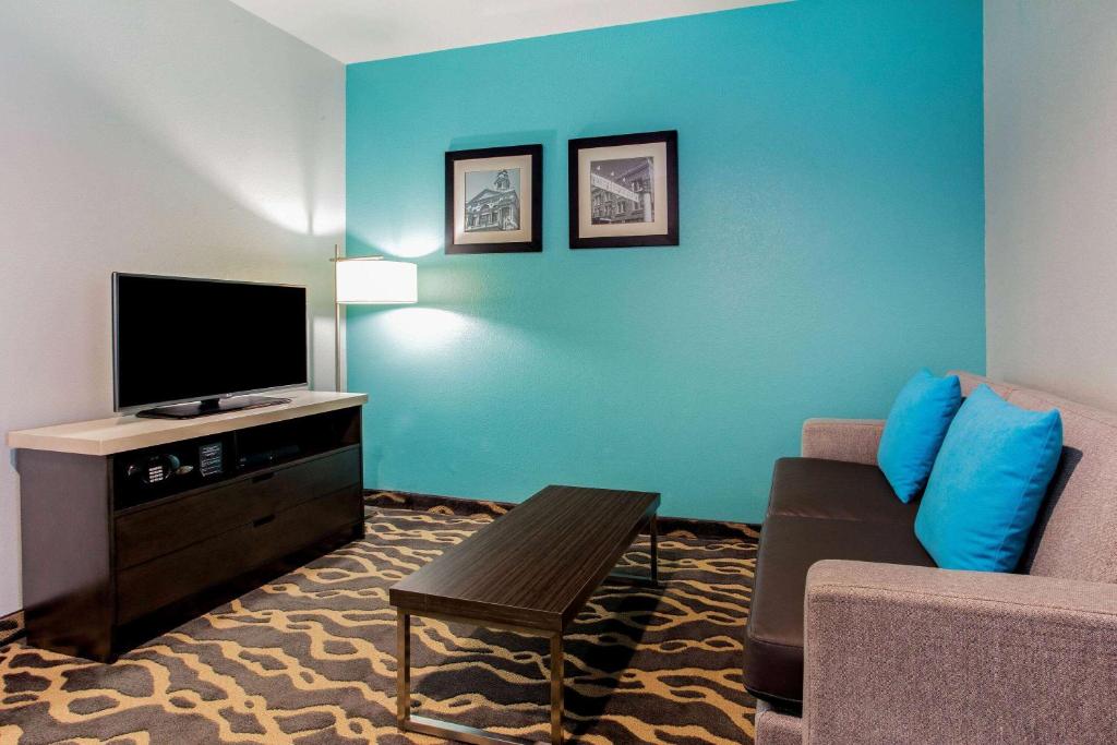 La Quinta Inn & Suites by Wyndham Northlake Ft. Worth photo