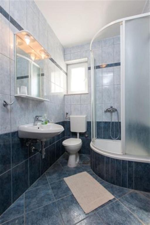 Koupelna v ubytování Apartments Marino Gojak
