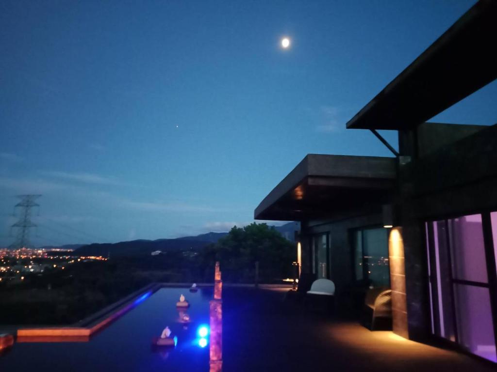 Fotografie z fotogalerie ubytování 月光石-蘭陽夜景民宿 v destinaci Dayin
