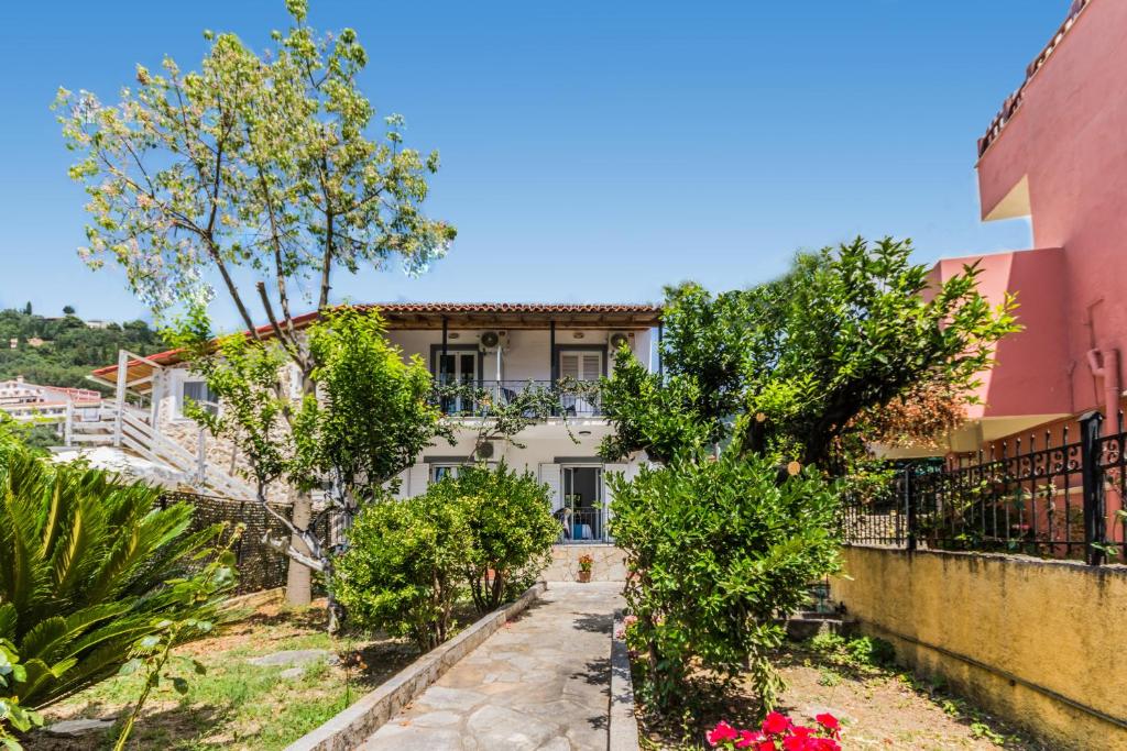 Zahrada ubytování Irini Apartments and Studios