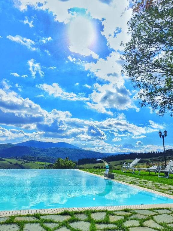 Bazén v ubytování Agri Resort & SPA Le Colline del Paradiso nebo v jeho okolí