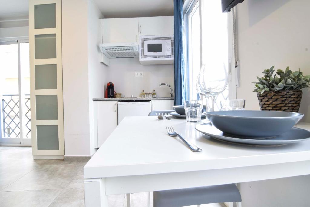 Kuchyňa alebo kuchynka v ubytovaní Apartamentos CENTRO SALECIANOS