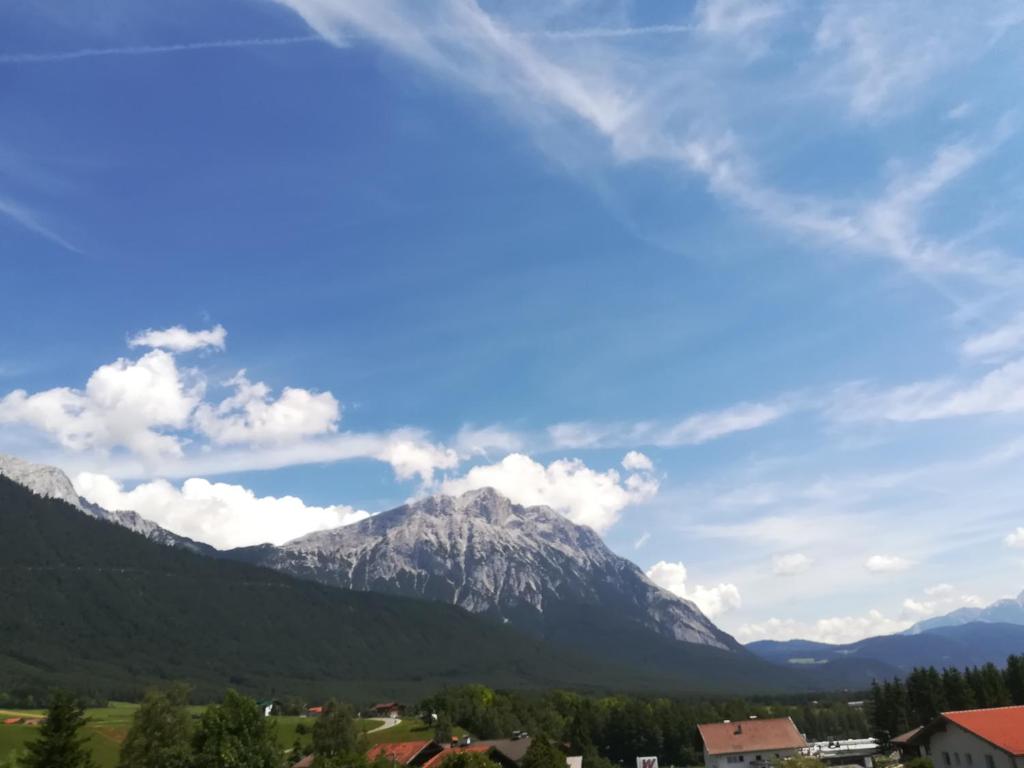 Nespecifikovaný výhled na hory nebo výhled na hory při pohledu z hotelu