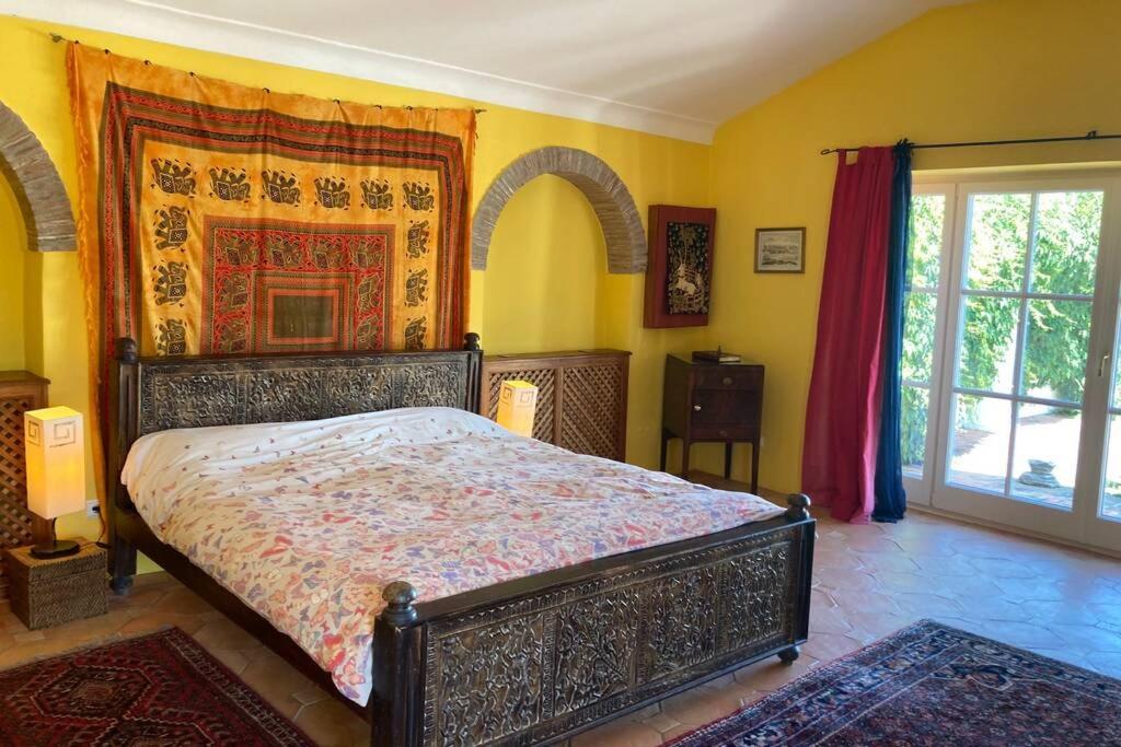 a bedroom with a large bed in a room at Monte das Sesmarias in Redondo