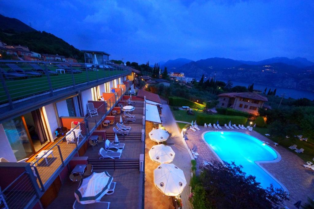 Nespecifikovaný výhled na hory nebo výhled na hory při pohledu z hotelu