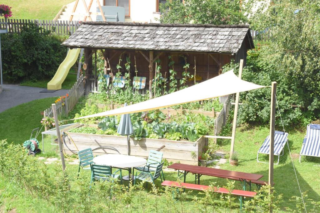 Vonkajšia záhrada v ubytovaní Haus Mortna