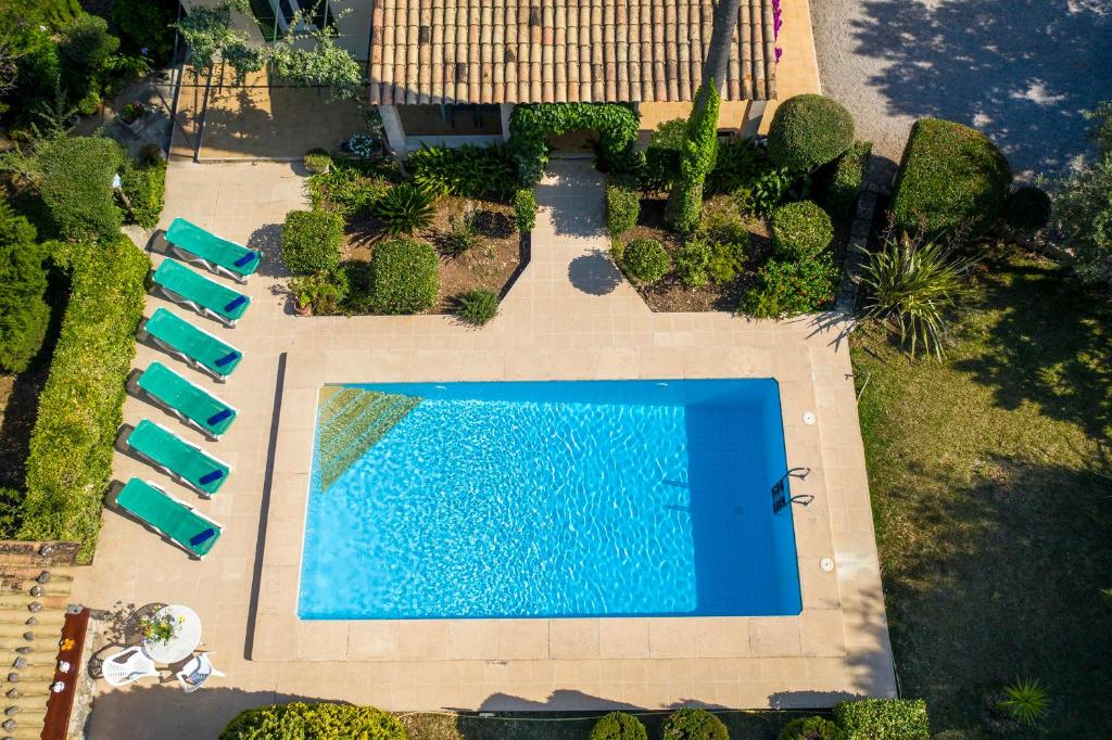 Výhled na bazén z ubytování VILLA La Plana nebo okolí