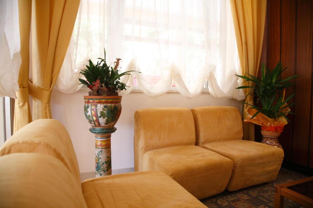 Część wypoczynkowa w obiekcie Hotel Devon Rooms & Breakfast