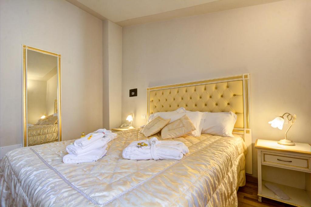 Postel nebo postele na pokoji v ubytování Hotel Volterra In Superior