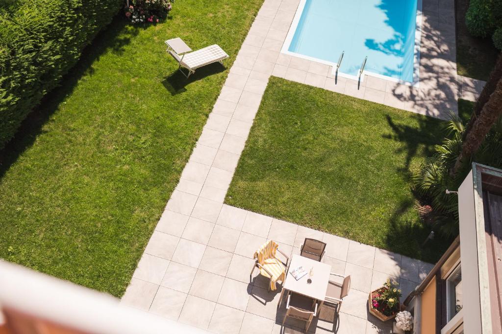 Bazén v ubytovaní Residence Désirée Classic & Design alebo v jeho blízkosti