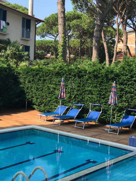 Bazén v ubytování Harvey Suites Hotel & Residence nebo v jeho okolí