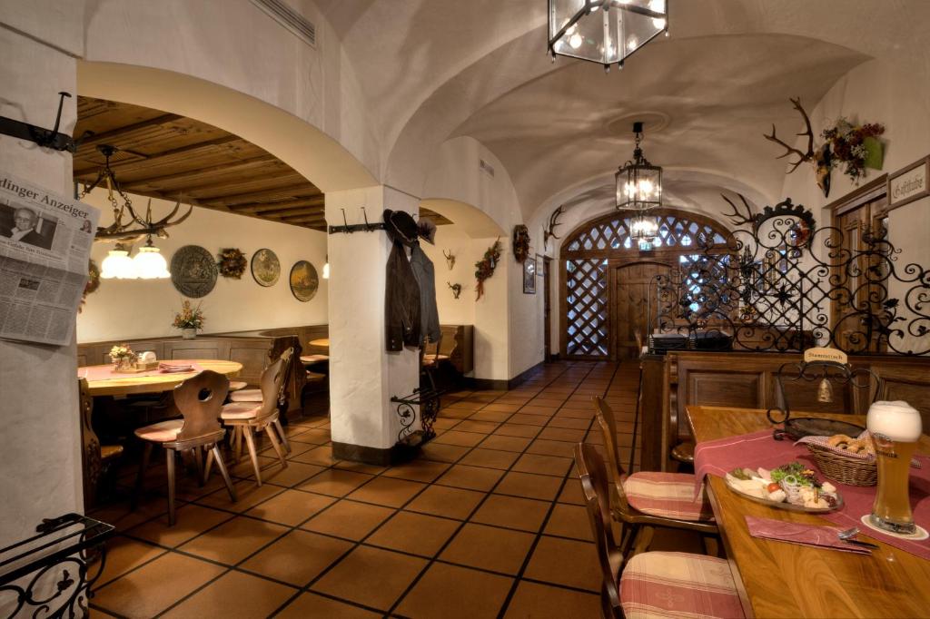 Restaurace v ubytování Hotel zum ERDINGER Weißbräu