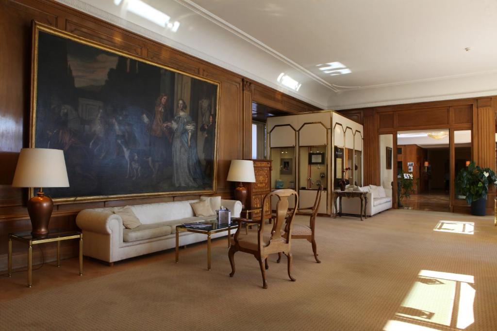 Posezení v ubytování Hôtel du Grand Lac Excelsior