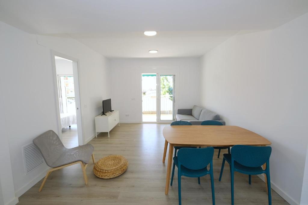 TV a/nebo společenská místnost v ubytování Apartaments Àlex