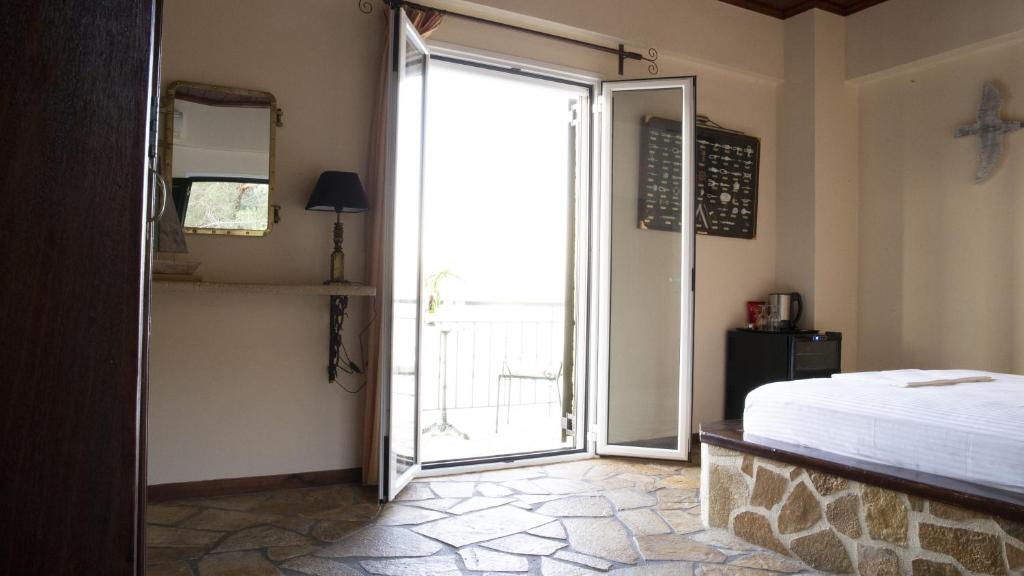 Postel nebo postele na pokoji v ubytování Margina Residence Hotel
