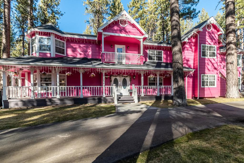Apples Bed and Breakfast Inn, Big Bear Lake (updated prices 2024)