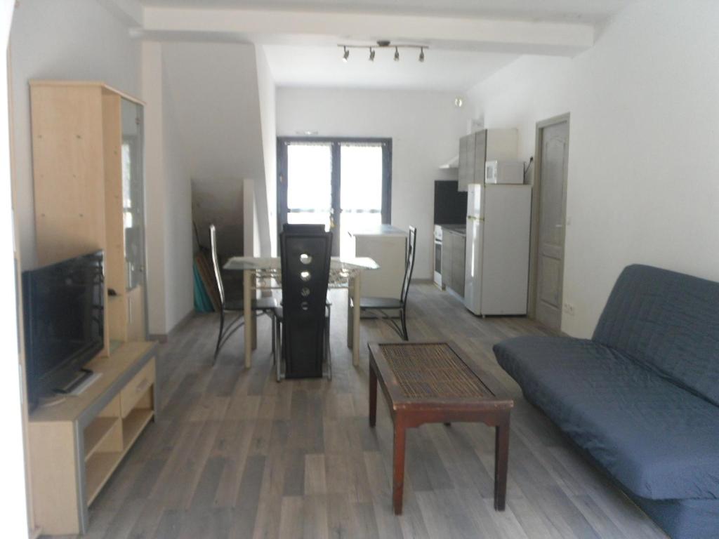 a living room with a couch and a table at appartement saisonnier in Sorède
