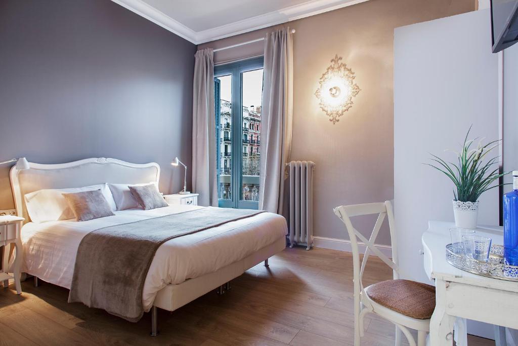 Postel nebo postele na pokoji v ubytování BacHome Gallery B&B